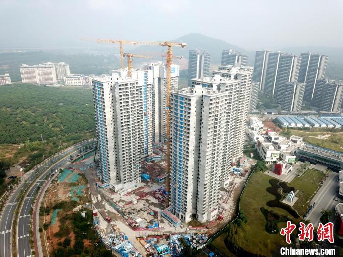 廣州一在建樓盤。 范少鵬 攝