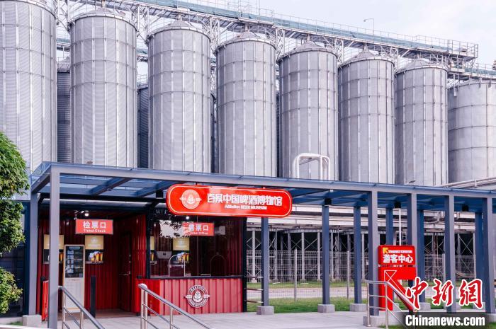 圖為基地原料立倉?！±钅宪?攝