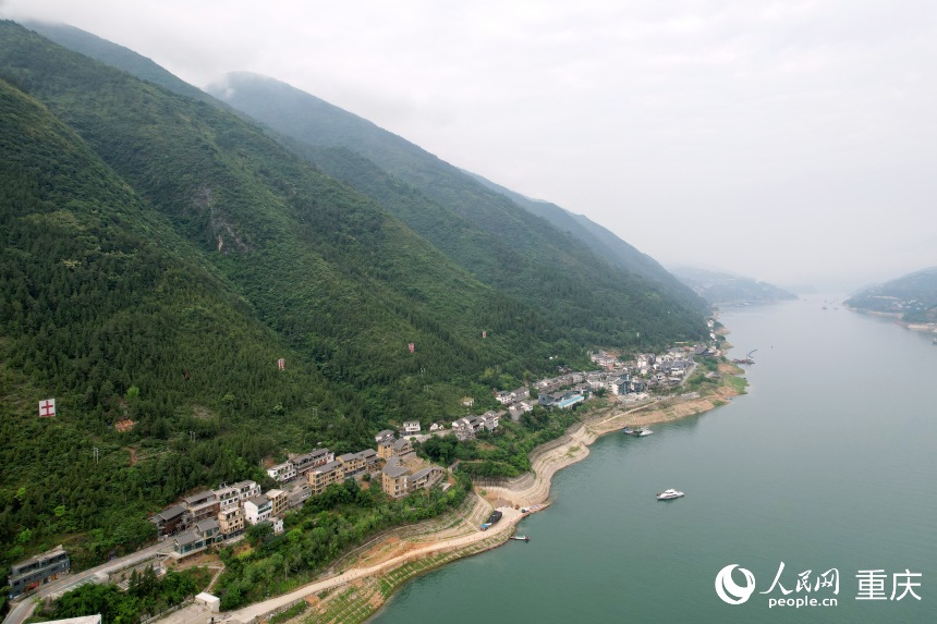 位于長江南岸的三峽里·竹枝村。人民網(wǎng)記者 劉政寧攝