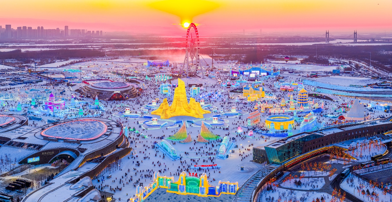哈爾濱冰雪大世界迎來“開門紅”。人民網(wǎng)記者 蘇靖剛攝