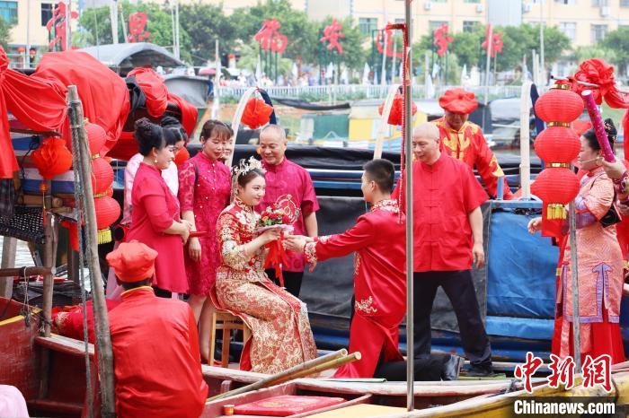 連家船民婚俗秀之迎親禮和成親禮?！×珠派?攝